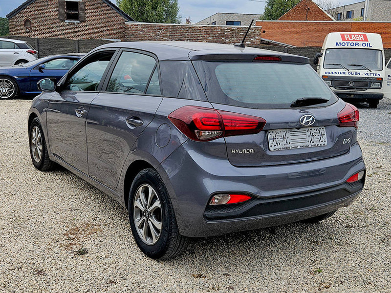 Hyundai i20 1.2 - Λιμουζίνα/ Sedan: φωτογραφία 3 Hyundai i20 1.2 - Λιμουζίνα/ Sedan: φωτογραφία 3