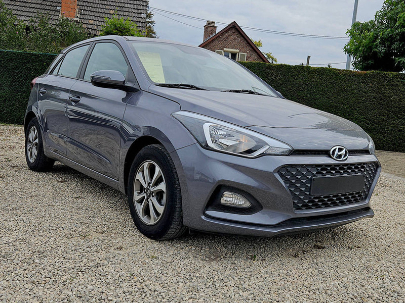 Hyundai i20 1.2 - Λιμουζίνα/ Sedan: φωτογραφία 5 Hyundai i20 1.2 - Λιμουζίνα/ Sedan: φωτογραφία 5