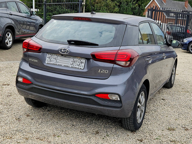 Hyundai i20 1.2 - Λιμουζίνα/ Sedan: φωτογραφία 4 Hyundai i20 1.2 - Λιμουζίνα/ Sedan: φωτογραφία 4