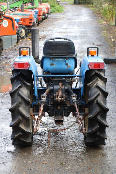 Iseki TU1900 - Τρακτέρ: φωτογραφία 5 Iseki TU1900 - Τρακτέρ: φωτογραφία 5