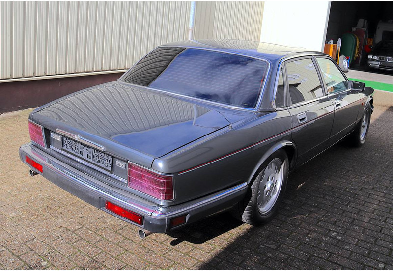 Jaguar XJ-12 - Λιμουζίνα/ Sedan: φωτογραφία 4 Jaguar XJ-12 - Λιμουζίνα/ Sedan: φωτογραφία 4