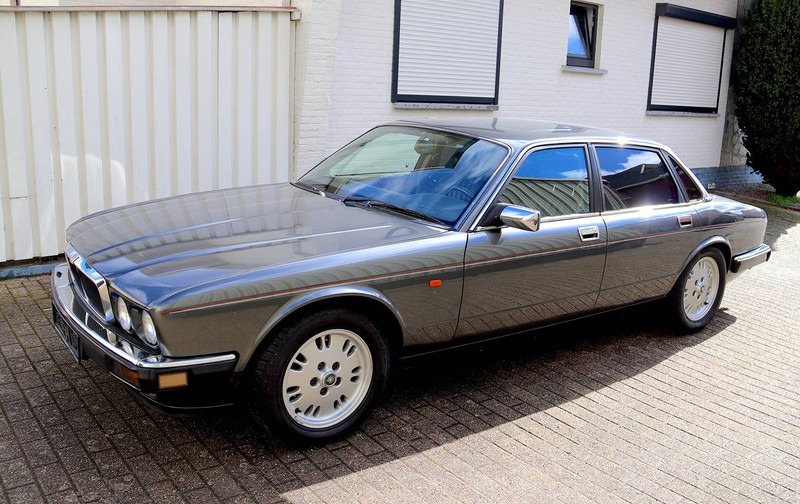 Jaguar XJ-12 - Λιμουζίνα/ Sedan: φωτογραφία 1 Jaguar XJ-12 - Λιμουζίνα/ Sedan: φωτογραφία 1
