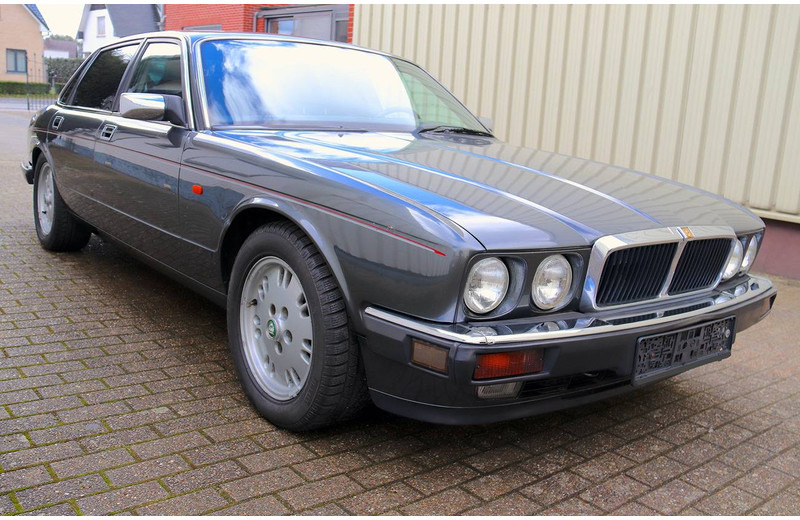 Jaguar XJ-12 - Λιμουζίνα/ Sedan: φωτογραφία 3 Jaguar XJ-12 - Λιμουζίνα/ Sedan: φωτογραφία 3