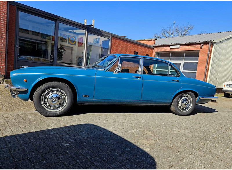 Jaguar XJ 4.2 Manual 4-Speed Overdrive - Λιμουζίνα/ Sedan: φωτογραφία 2 Jaguar XJ 4.2 Manual 4-Speed Overdrive - Λιμουζίνα/ Sedan: φωτογραφία 2