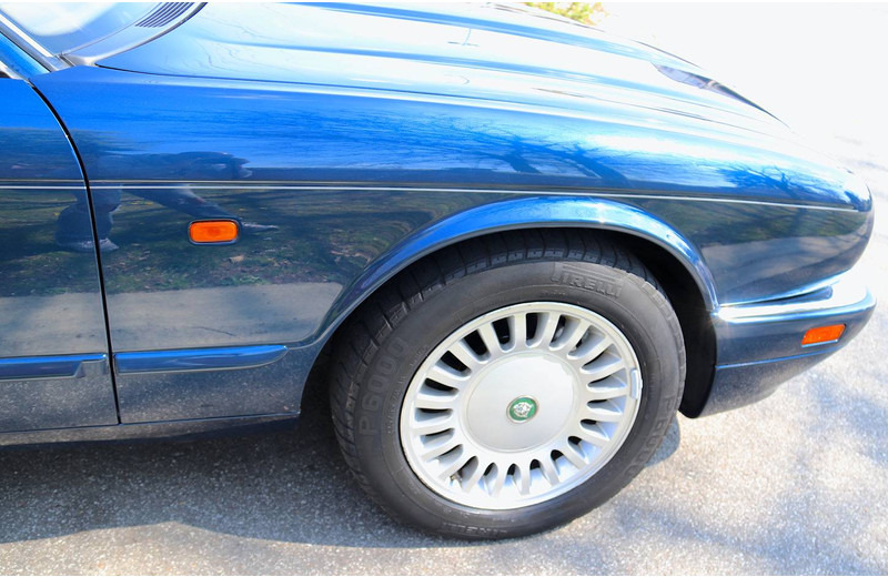 Jaguar XJ Sovereign 4.0 - Λιμουζίνα/ Sedan: φωτογραφία 5 Jaguar XJ Sovereign 4.0 - Λιμουζίνα/ Sedan: φωτογραφία 5