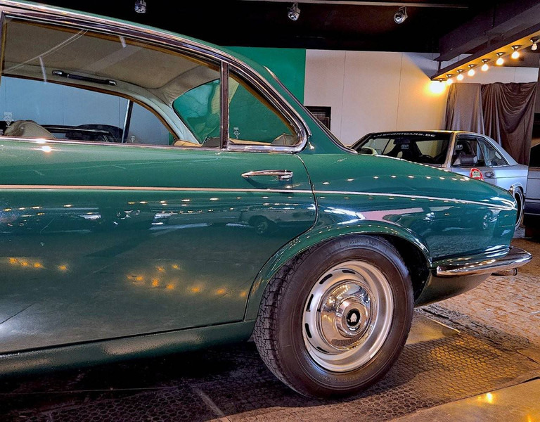 Jaguar XJ (series II) 4.2 Automatic - Λιμουζίνα/ Sedan: φωτογραφία 3 Jaguar XJ (series II) 4.2 Automatic - Λιμουζίνα/ Sedan: φωτογραφία 3