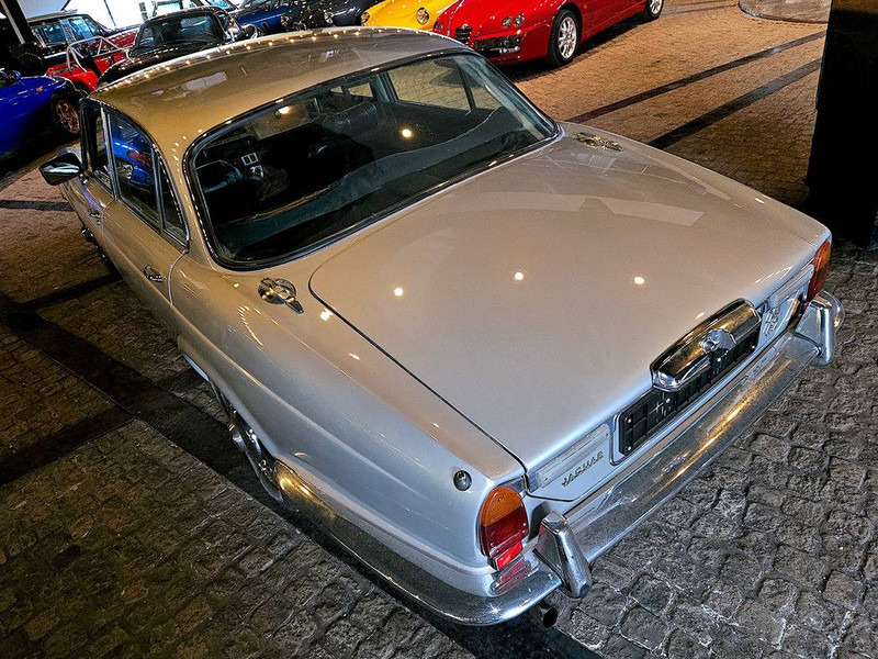 Jaguar XJ (series II) 4.2 Automatic - Λιμουζίνα/ Sedan: φωτογραφία 3 Jaguar XJ (series II) 4.2 Automatic - Λιμουζίνα/ Sedan: φωτογραφία 3