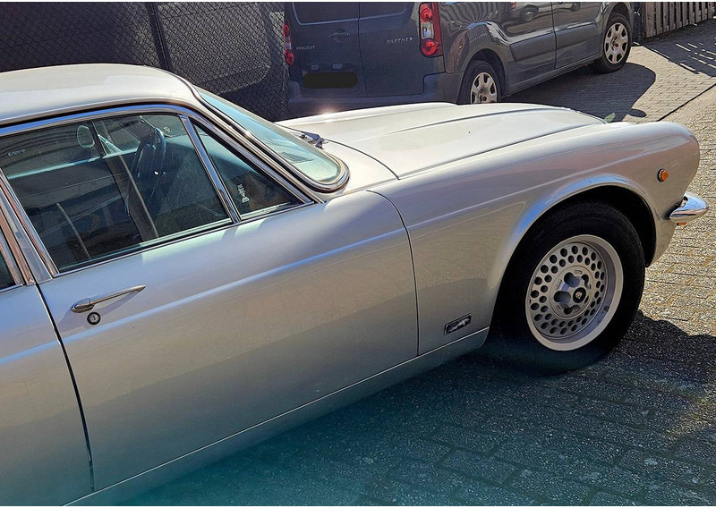 Jaguar XJ (series II) 6 Automatic - Λιμουζίνα/ Sedan: φωτογραφία 5 Jaguar XJ (series II) 6 Automatic - Λιμουζίνα/ Sedan: φωτογραφία 5