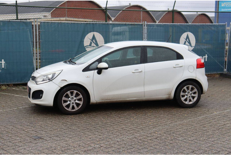 Kia New Rio - Λιμουζίνα/ Sedan: φωτογραφία 1 Kia New Rio - Λιμουζίνα/ Sedan: φωτογραφία 1