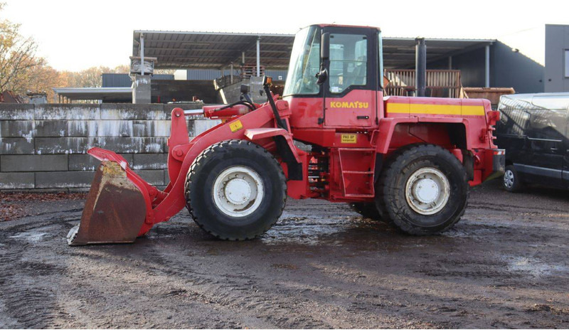 Komatsu WA 270-3 - Ελαστιχοφόρος φορτωτής: φωτογραφία 1 Komatsu WA 270-3 - Ελαστιχοφόρος φορτωτής: φωτογραφία 1