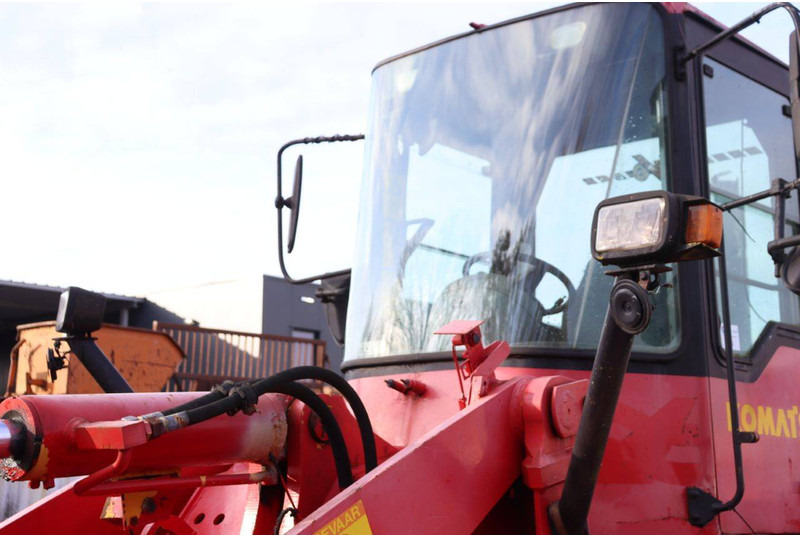 Ελαστιχοφόρος φορτωτής Komatsu WA 270-3: φωτογραφία 13