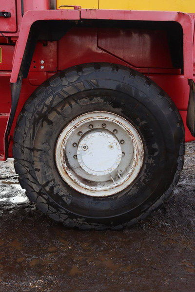 Ελαστιχοφόρος φορτωτής Komatsu WA 270-3: φωτογραφία 16