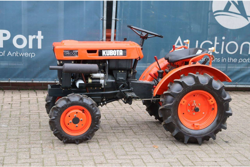 Kubota B5000 - Τρακτέρ: φωτογραφία 1 Kubota B5000 - Τρακτέρ: φωτογραφία 1