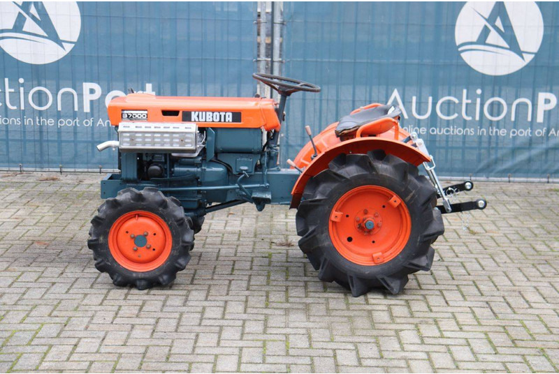 Kubota B7000 - Τρακτέρ: φωτογραφία 2 Kubota B7000 - Τρακτέρ: φωτογραφία 2
