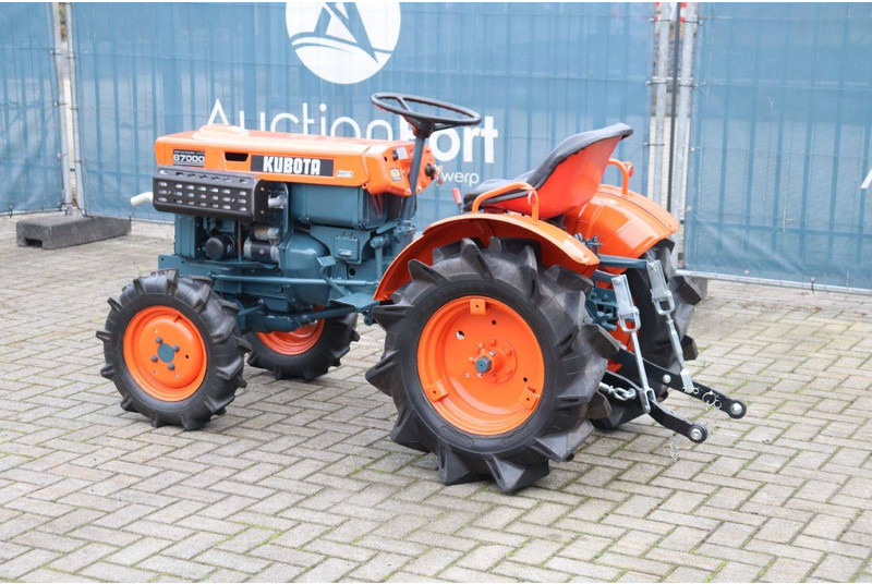 Kubota B7000 - Τρακτέρ: φωτογραφία 3 Kubota B7000 - Τρακτέρ: φωτογραφία 3