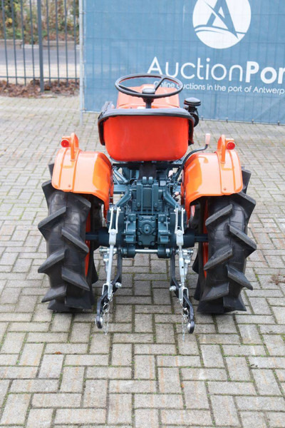 Kubota B7000 - Τρακτέρ: φωτογραφία 5 Kubota B7000 - Τρακτέρ: φωτογραφία 5