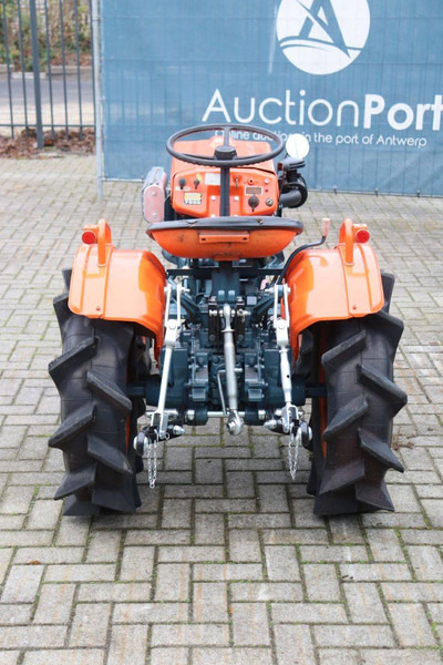 Kubota B7000 - Τρακτέρ: φωτογραφία 5 Kubota B7000 - Τρακτέρ: φωτογραφία 5