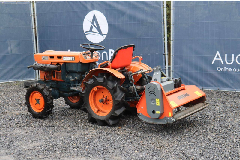 Kubota B7001 - Τρακτέρ: φωτογραφία 3 Kubota B7001 - Τρακτέρ: φωτογραφία 3