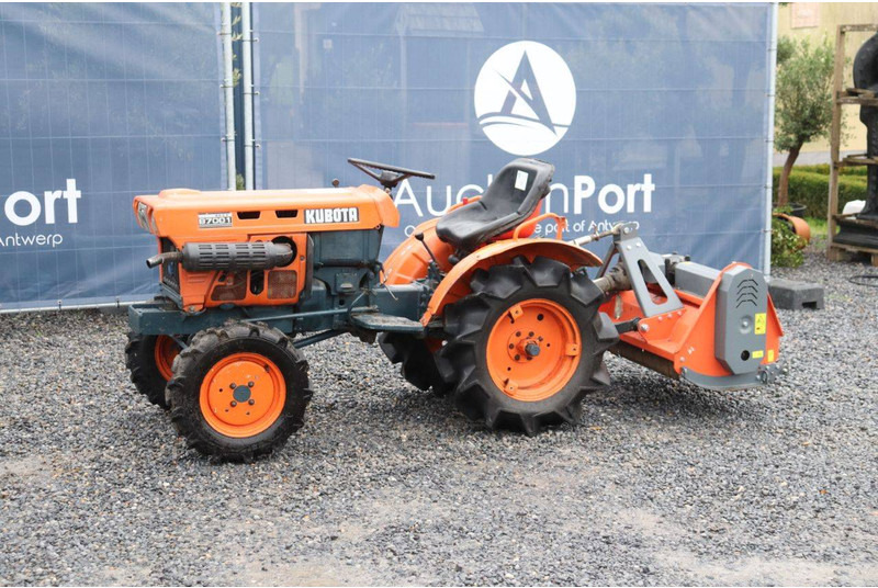 Kubota B7001 - Τρακτέρ: φωτογραφία 1 Kubota B7001 - Τρακτέρ: φωτογραφία 1