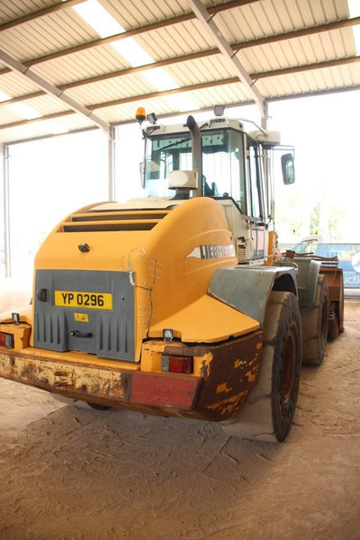 Liebherr L538 - Ελαστιχοφόρος φορτωτής: φωτογραφία 5 Liebherr L538 - Ελαστιχοφόρος φορτωτής: φωτογραφία 5