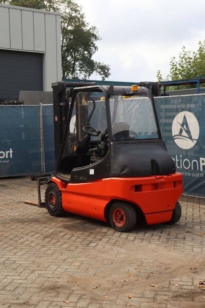 Linde E30/02 - Ηλεκτροκίνητο περονοφόρο: φωτογραφία 4 Linde E30/02 - Ηλεκτροκίνητο περονοφόρο: φωτογραφία 4