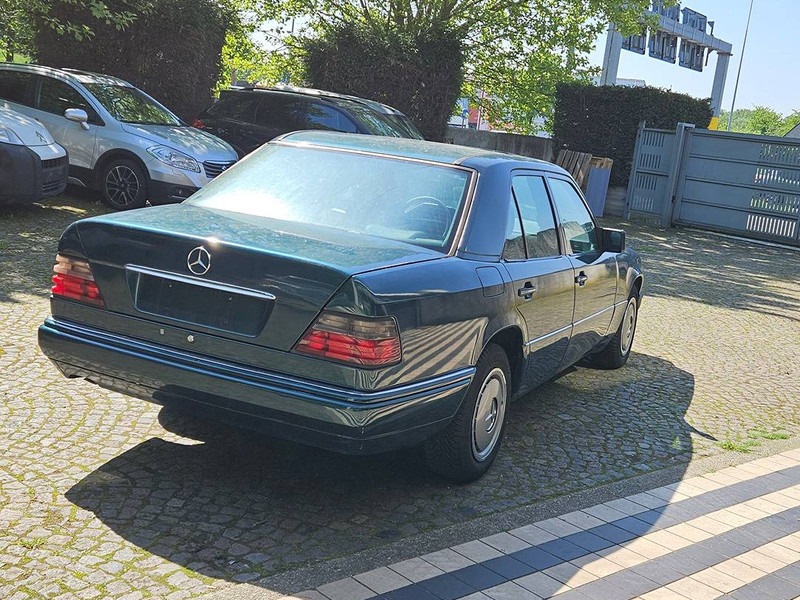Mercedes-Benz E-Klasse 200D Automatic - Λιμουζίνα/ Sedan: φωτογραφία 3 Mercedes-Benz E-Klasse 200D Automatic - Λιμουζίνα/ Sedan: φωτογραφία 3