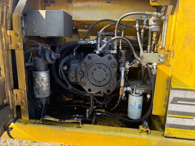 New Holland E215 - Ερπυστριοφόρος εκσκαφέας: φωτογραφία 4 New Holland E215 - Ερπυστριοφόρος εκσκαφέας: φωτογραφία 4