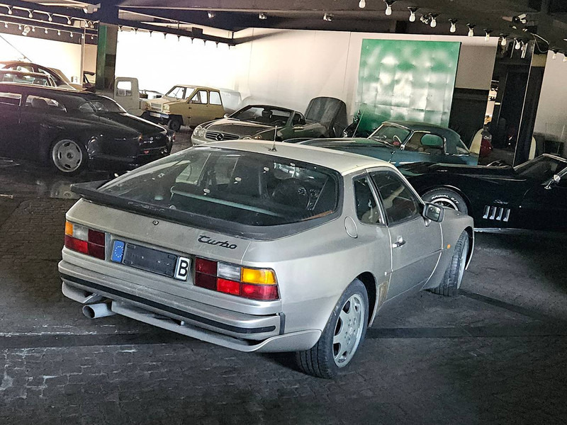 Porsche 944 Turbo - Λιμουζίνα/ Sedan: φωτογραφία 4 Porsche 944 Turbo - Λιμουζίνα/ Sedan: φωτογραφία 4