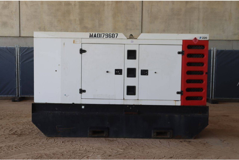 SDMO R220C3 - Βιομηχανική γεννήτρια: φωτογραφία 2 SDMO R220C3 - Βιομηχανική γεννήτρια: φωτογραφία 2