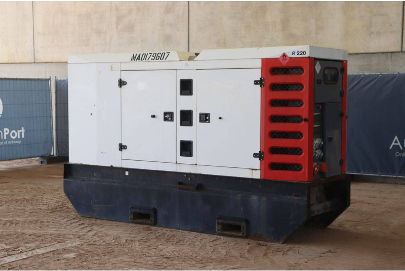 SDMO R220C3 - Βιομηχανική γεννήτρια: φωτογραφία 3 SDMO R220C3 - Βιομηχανική γεννήτρια: φωτογραφία 3