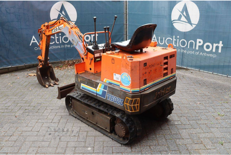 Takeuchi TB080 - Μίνι εκσκαφέας: φωτογραφία 4 Takeuchi TB080 - Μίνι εκσκαφέας: φωτογραφία 4