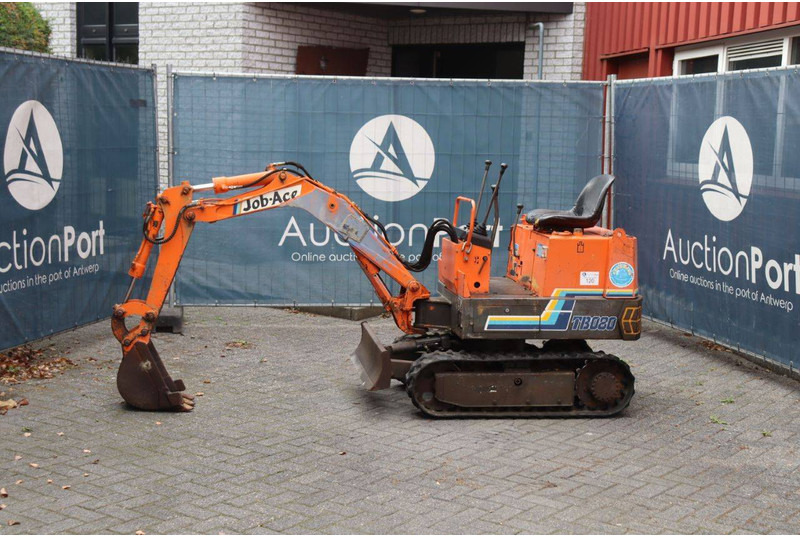 Takeuchi TB080 - Μίνι εκσκαφέας: φωτογραφία 1 Takeuchi TB080 - Μίνι εκσκαφέας: φωτογραφία 1