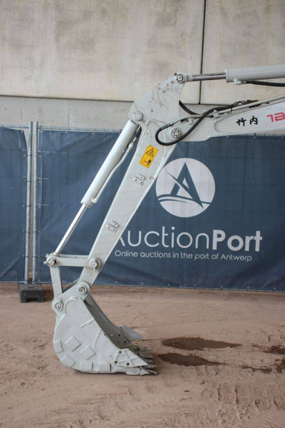Ερπυστριοφόρος εκσκαφέας Takeuchi TB150C: φωτογραφία 10 Ερπυστριοφόρος εκσκαφέας Takeuchi TB150C: φωτογραφία 10
