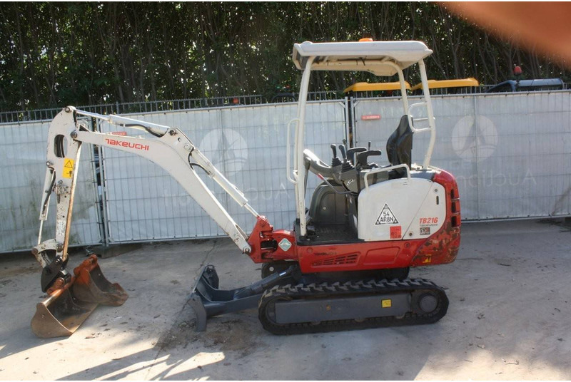 Takeuchi TB216 - Μίνι εκσκαφέας: φωτογραφία 2 Takeuchi TB216 - Μίνι εκσκαφέας: φωτογραφία 2