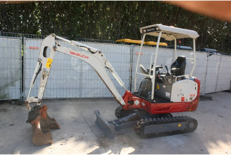 Takeuchi TB216 - Μίνι εκσκαφέας: φωτογραφία 1 Takeuchi TB216 - Μίνι εκσκαφέας: φωτογραφία 1