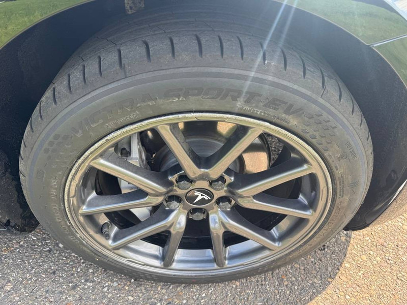 Λιμουζίνα/ Sedan Tesla Model 3: φωτογραφία 14