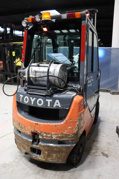 Toyota 02-8FGF18 - Υγραεριοκίνητο περονοφόρο: φωτογραφία 5 Toyota 02-8FGF18 - Υγραεριοκίνητο περονοφόρο: φωτογραφία 5