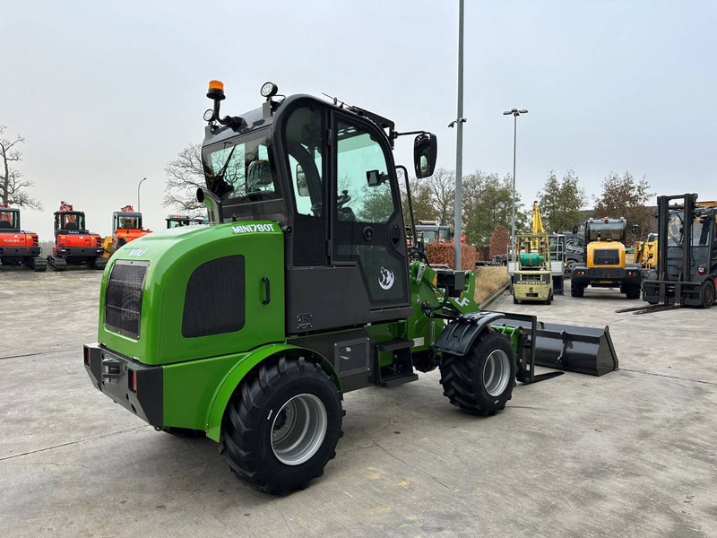 WOLF Mini 780T - Ελαστιχοφόρος φορτωτής: φωτογραφία 4 WOLF Mini 780T - Ελαστιχοφόρος φορτωτής: φωτογραφία 4