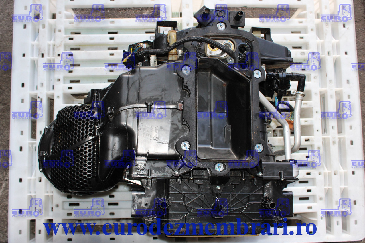 CARCASA SISTEM CLIMATIZARE VOLVO FH4 84243942 - Ανταλλακτικό AC για Φορτηγό: φωτογραφία 2 CARCASA SISTEM CLIMATIZARE VOLVO FH4 84243942 - Ανταλλακτικό AC για Φορτηγό: φωτογραφία 2