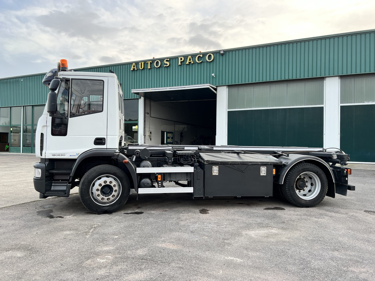 IVECO 300 EN CHASIS - Φορτηγό σασί: φωτογραφία 5 IVECO 300 EN CHASIS - Φορτηγό σασί: φωτογραφία 5