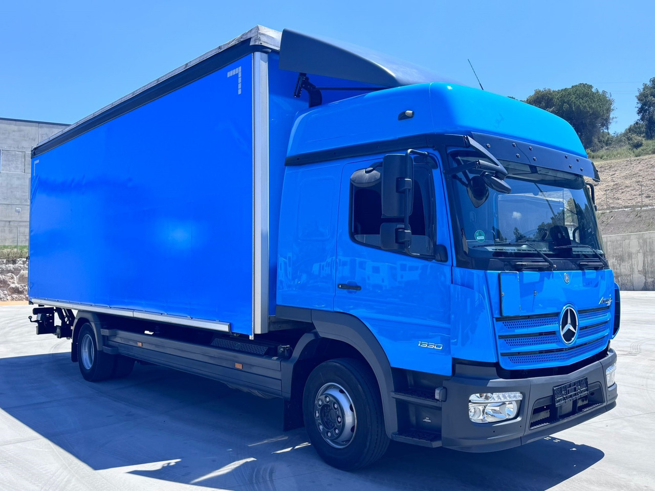 MERCEDES BENZ 13.30L Atego E6 (Tauliner) - Φορτηγό μουσαμάς: φωτογραφία 2 MERCEDES BENZ 13.30L Atego E6 (Tauliner) - Φορτηγό μουσαμάς: φωτογραφία 2