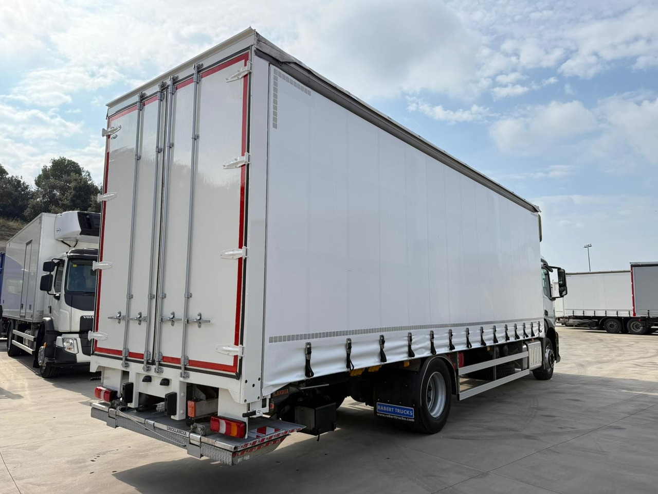 MERCEDES BENZ 18.27 Antos E6 (Tauliner) - Φορτηγό μουσαμάς: φωτογραφία 3 MERCEDES BENZ 18.27 Antos E6 (Tauliner) - Φορτηγό μουσαμάς: φωτογραφία 3