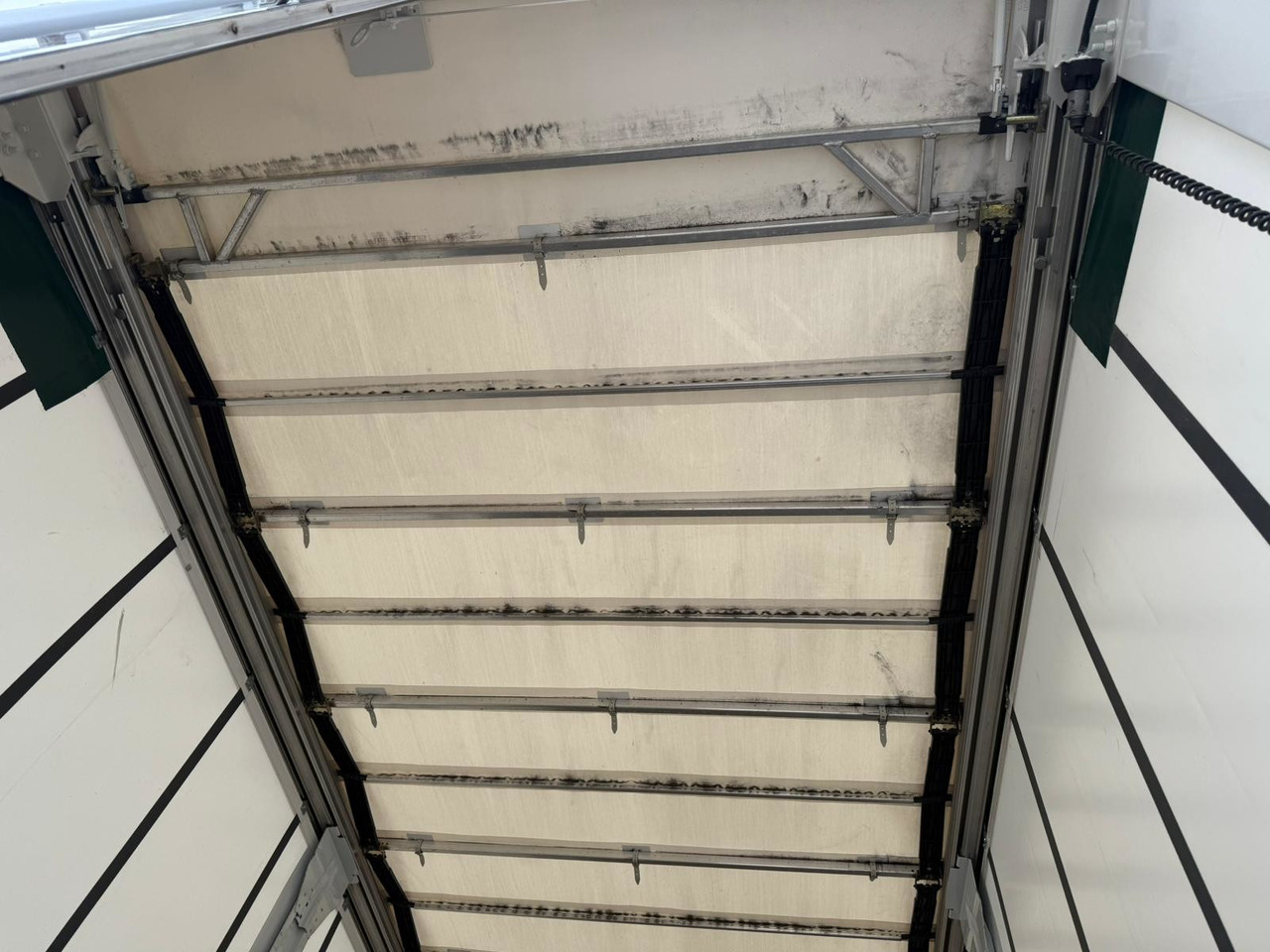 Μίσθωση  MERCEDES BENZ 18.27 Antos E6 (Tauliner) MERCEDES BENZ 18.27 Antos E6 (Tauliner): φωτογραφία 11 Μίσθωση  MERCEDES BENZ 18.27 Antos E6 (Tauliner) MERCEDES BENZ 18.27 Antos E6 (Tauliner): φωτογραφία 11