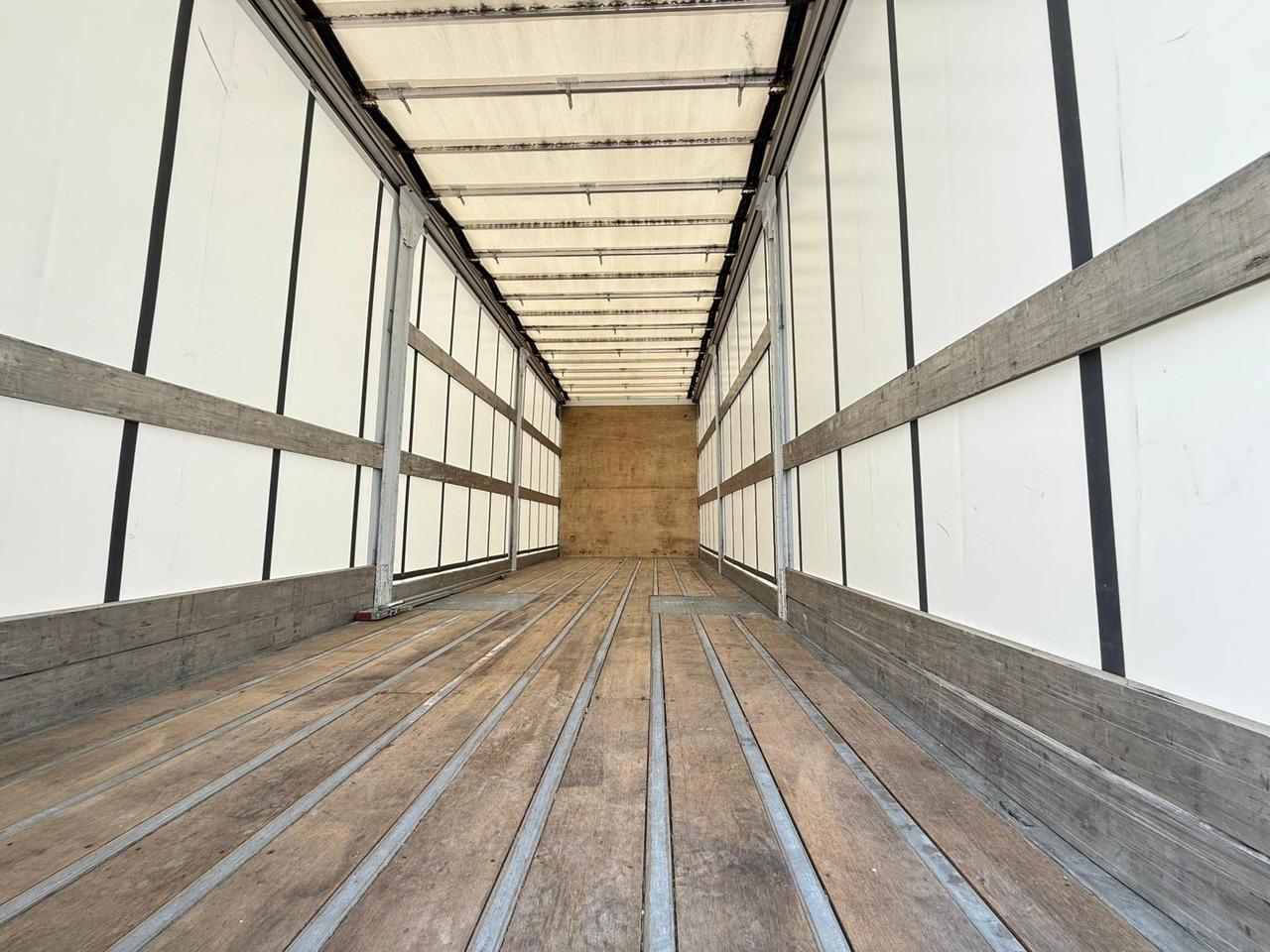 Μίσθωση  MERCEDES BENZ 18.27 Antos E6 (Tauliner) MERCEDES BENZ 18.27 Antos E6 (Tauliner): φωτογραφία 10 Μίσθωση  MERCEDES BENZ 18.27 Antos E6 (Tauliner) MERCEDES BENZ 18.27 Antos E6 (Tauliner): φωτογραφία 10
