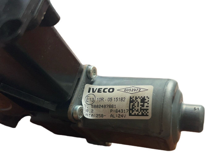 Iveco S-WAY - Υαλοκαθαριστήρας: φωτογραφία 3 Iveco S-WAY - Υαλοκαθαριστήρας: φωτογραφία 3