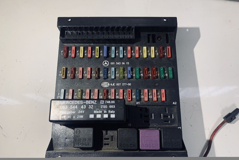 Mercedes-Benz ACTROS - Ηλεκτρικό σύστημα: φωτογραφία 1 Mercedes-Benz ACTROS - Ηλεκτρικό σύστημα: φωτογραφία 1