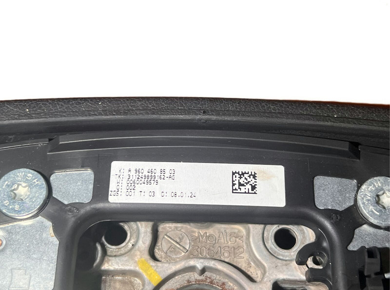 Mercedes-Benz MP5 - Τιμόνι: φωτογραφία 4 Mercedes-Benz MP5 - Τιμόνι: φωτογραφία 4