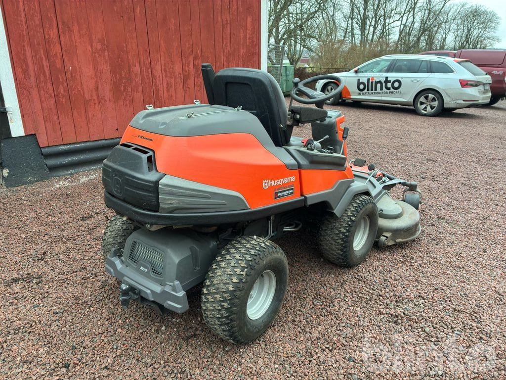 Husqvarna R 420TsX AWD - Χλοοκοπτικό: φωτογραφία 5 Husqvarna R 420TsX AWD - Χλοοκοπτικό: φωτογραφία 5