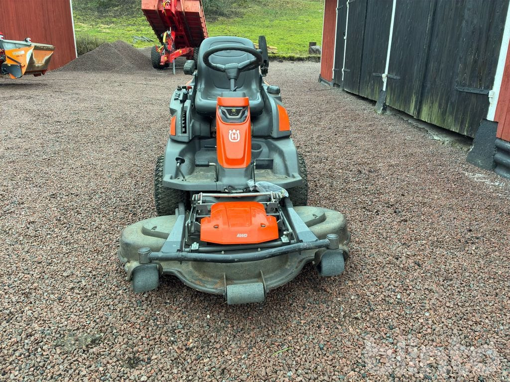 Husqvarna R 420TsX AWD - Χλοοκοπτικό: φωτογραφία 2 Husqvarna R 420TsX AWD - Χλοοκοπτικό: φωτογραφία 2