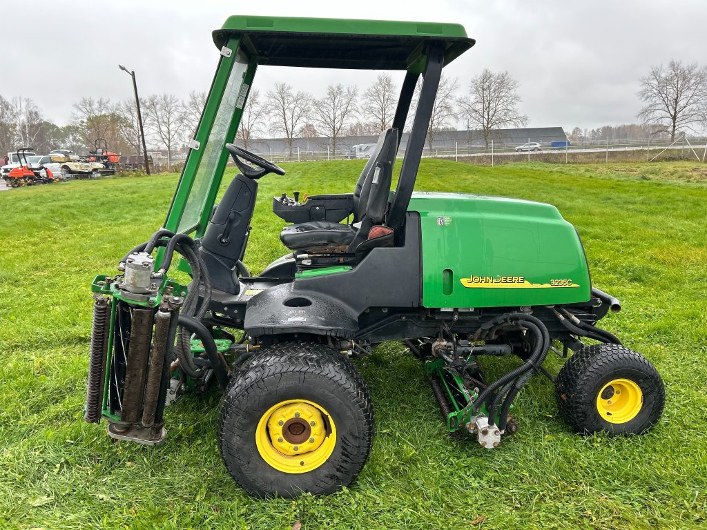John Deere 3235C - Χλοοκοπτικό: φωτογραφία 2 John Deere 3235C - Χλοοκοπτικό: φωτογραφία 2